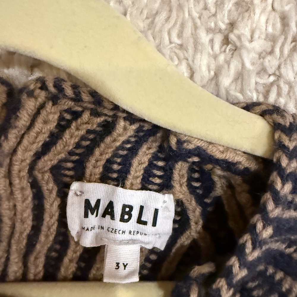 Mabli 100% Extrafine Wool Sweater - Picture 3 of 3